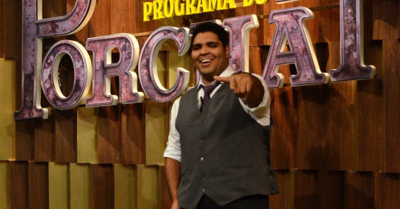 Paulo Vieira, assistente de palco do Fábio Porchat, pode ser contratado pelo SBT