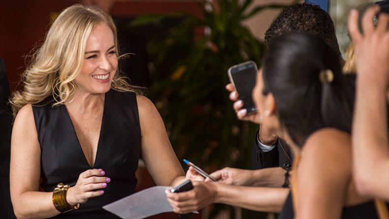 Angélica participa de pegadinha do “Domingo Pesado” no “Tá no Ar: a TV na TV”