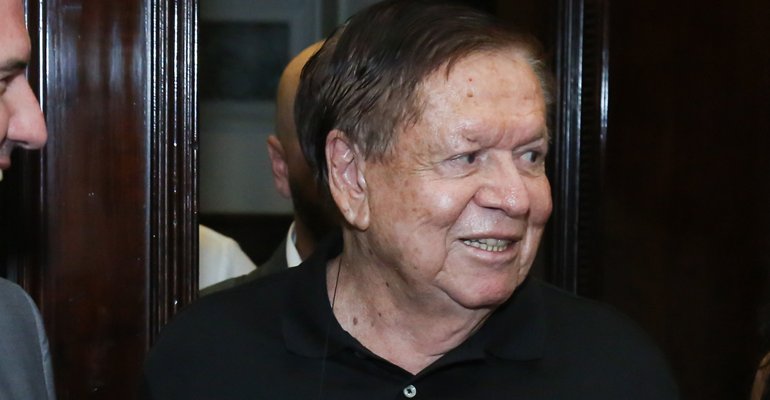 Na Sapucaí, Boni passa mal e deixa desfile de cadeira de rodas