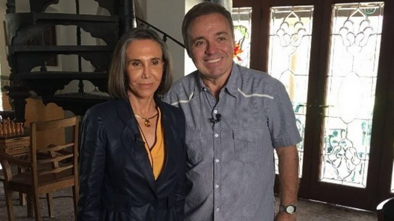 Florinda Meza revela ter ficado abraçada por oito horas ao corpo de Roberto Bolaños