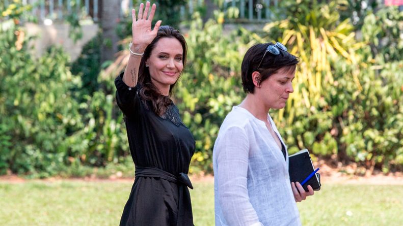 Angelina Jolie sofreu paralisia facial