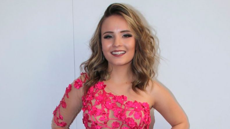 Larissa Manoela substitui ex-namorado por Justin Bieber em foto