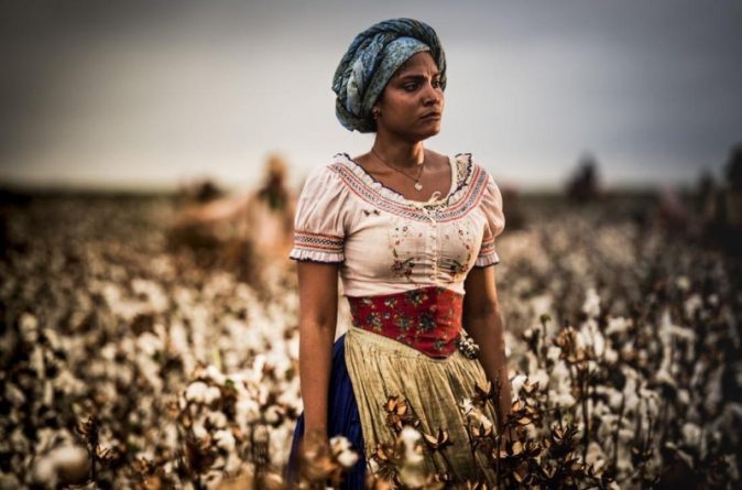 Após “Velho Chico”, Bárbara Reis assina com a Globo para nova trama das 23h