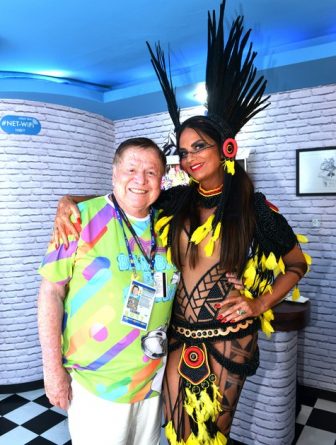 Amigos, Boni e Luiza Brunet se encontram na Sapucaí