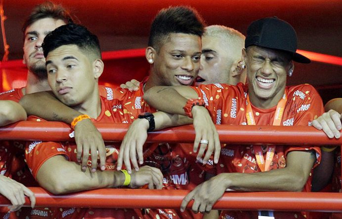 Neymar avisa a amigos que carnaval este ano será diferente