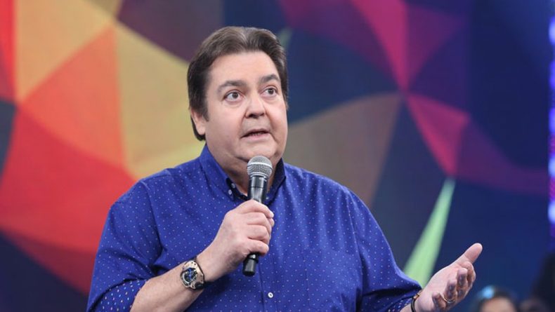 Plateia do “Domingão do Faustão” passa mal após almoço, em São Paulo