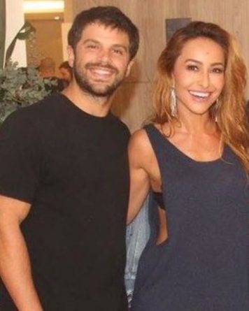 Sabrina Sato recebe carinho de Duda e Leda Nagle em aniversário