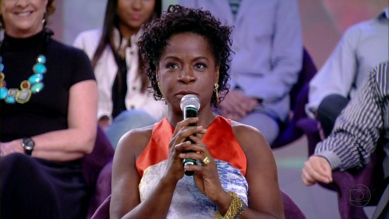 Zezeh Barbosa assina com o Multishow para o elenco de nova série com Paulo Gustavo