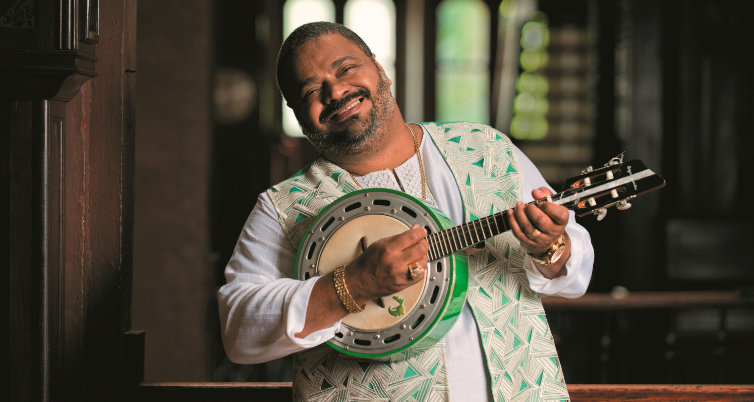 Cantor Arlindo Cruz entra em coma induzido após passar mal
