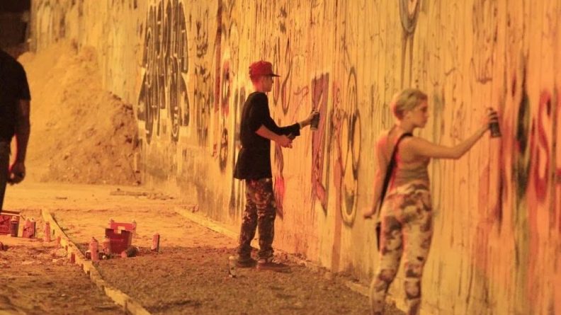 Ministério Público propõe que Justin Bieber doe R$ 20 mil por pichação