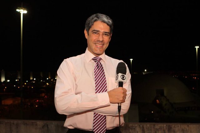 William Bonner imita Silvio Santos em vídeo nos bastidores do “Jornal Nacional”