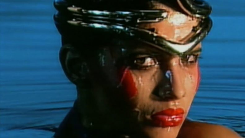 “Fantástico” estreia nova abertura inspirada em vinheta clássica com Isadora Ribeiro