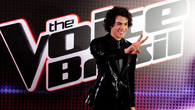 Vencedor do “The Voice Brasil” assume homossexualidade: “Hoje posso responder isso”