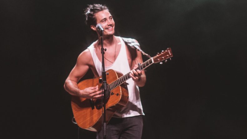 Globo assina com Tiago Iorc para especial de fim de ano