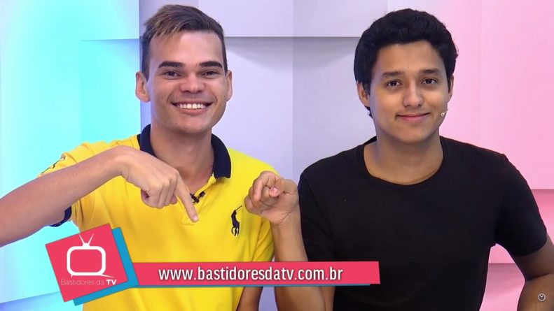 Inês Brasil enfia microfone na pepeca e leva a internet a loucura e mais no Deu na TV