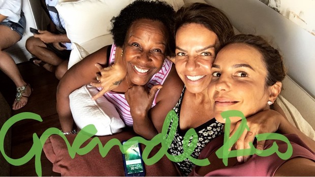 Ivete Sangalo reúne família e amigos para torcer pela Grande Rio: “Nota 10”