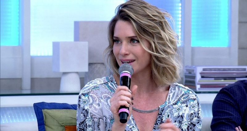 Leticia Spiller posta foto de biquíni ao celebrar seus 49 anos e ganha comentário de Vera Fischer