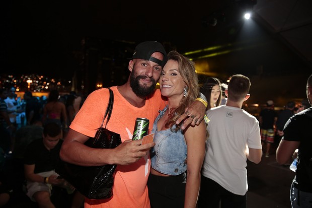 Ex-contratada da Globo, Maíra Charken está grávida