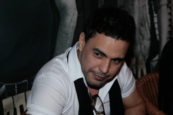 Zezé Di Camargo é condenado a pagar indenização a ex-motorista