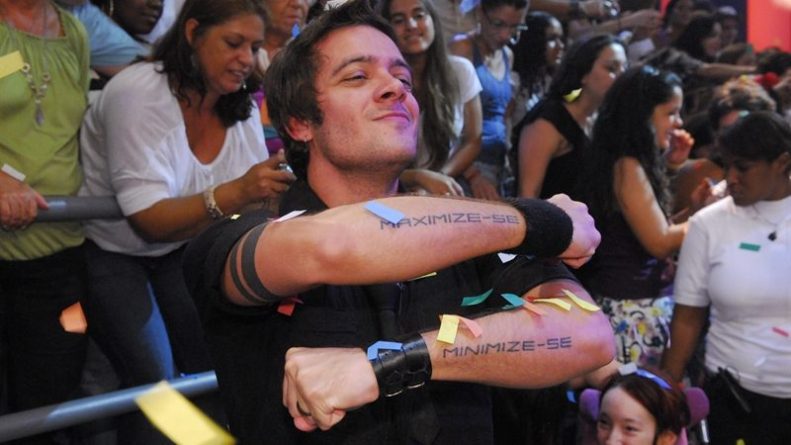 Campeão do “BBB 9”, Max Porto vende curso para entrar e vencer o reality