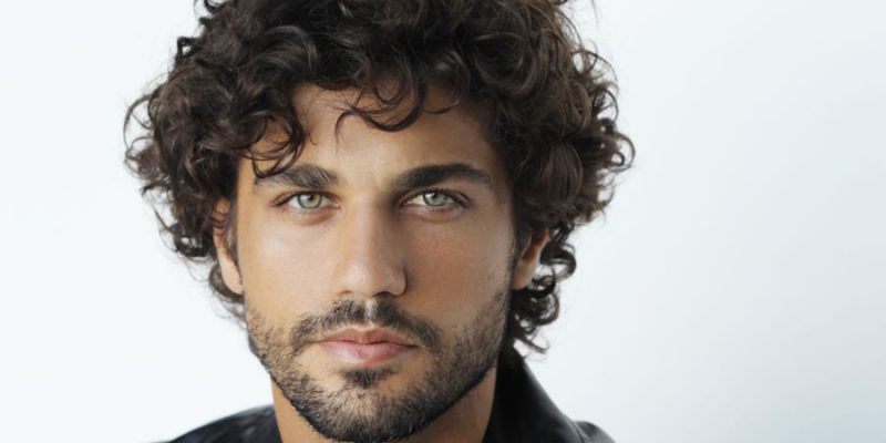 Bruno Cabrerizo estreia na Globo com personagem cego em “Tempo de Amar”