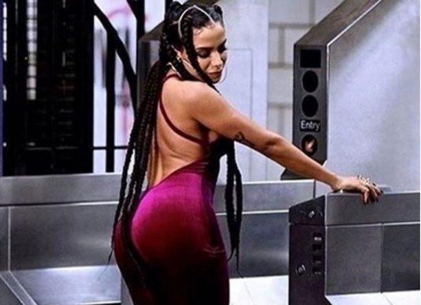Anitta grava nova música em metrô de Nova York