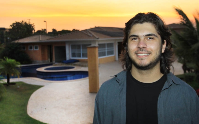 Filho de Renato Russo expulsa a avó de casa, afirma colunista