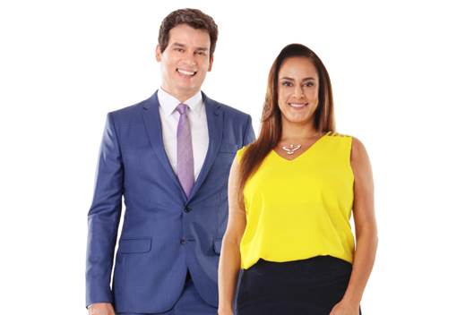 Celso Portiolli recebe Silvia Abravanel no palco do “Domingo Legal”