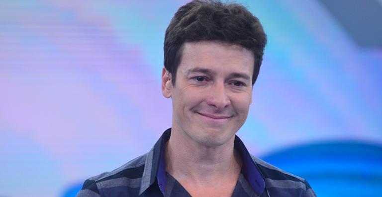 Rodrigo Faro passa por cirurgia íntima e divulga foto com gelo no órgão genital