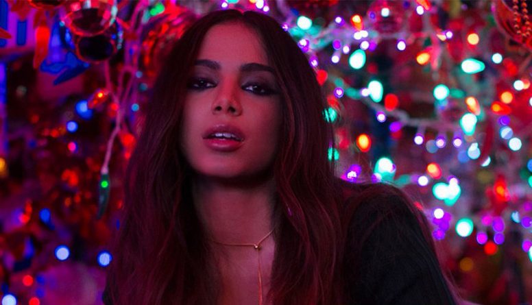 Anitta começa a andar com seguranças pelo Rio