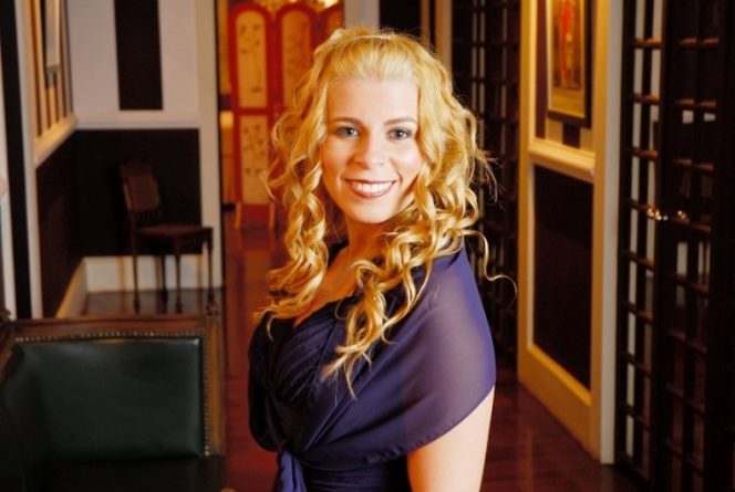 Polêmica! Cantora Gospel está grávida de pastor casado