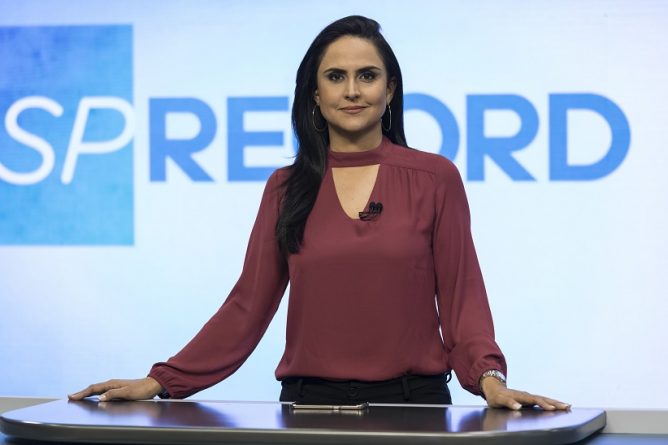 Após 16 anos, Carla Cecato é demitida da Record TV