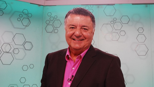 Arnaldo Cezar Coelho comemora feito histórico e arranca gargalhadas no “Bem Amigos”