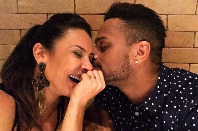 Scheila Carvalho permanece em hospital para cuidar do marido