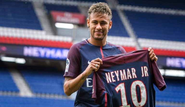 Neymar virá alvo de revistas de fofocas franceses após chegada ao PSG
