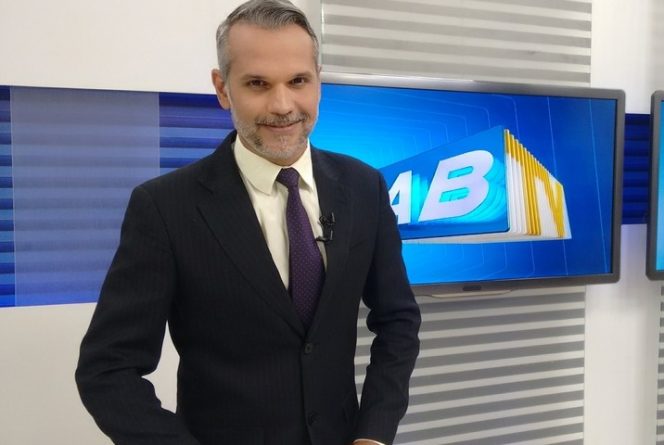 Após oito meses internado, jornalista da Globo recebe alta de hospital