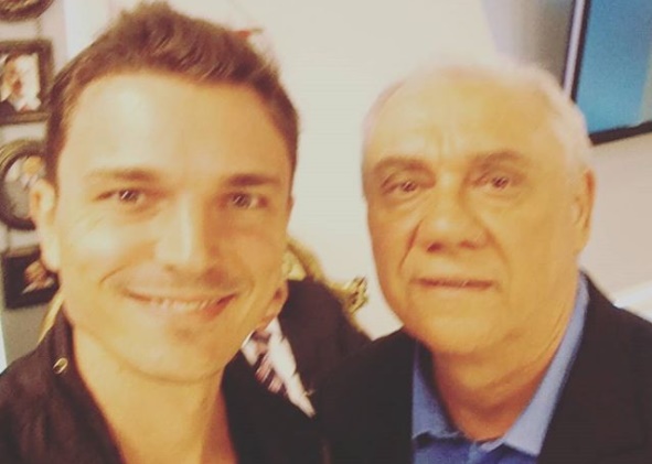 Marcelo Rezende recebe homenagem do filho