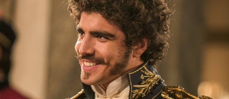 Caio Castro é elogiado na Globo, tira férias, mas sem contrato fixo