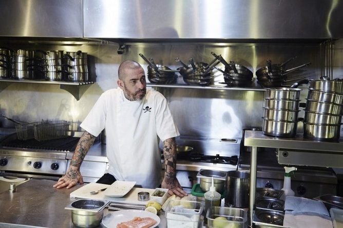 Perfil do “Gina Indelicada” relata desrespeito de Henrique Fogaça em restaurante