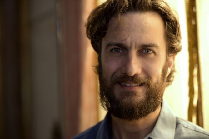 Gabriel Braga Nunes viverá primeiro marido de Hebe Camargo em série da Globo