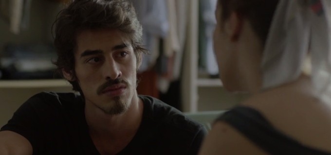 Vinicius Redd assina com a Globo que fecha o elenco de “Deus Salve o Rei”