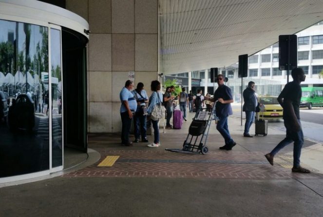 Glória Maria explica multa: “Estava segurando o cigarro de um amigo”