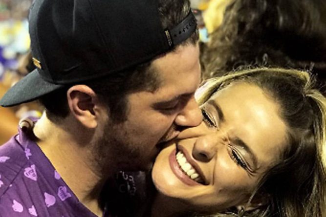 Caio Paduan assume namoro na Sapucaí