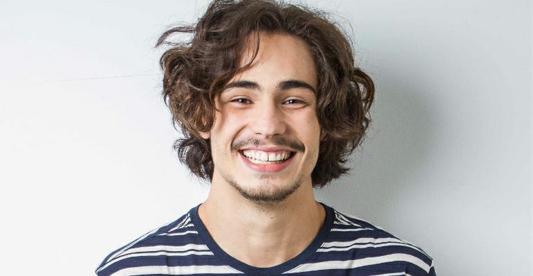 Com galãs em baixa, Globo escala Danilo Mesquita para “Segundo Sol”