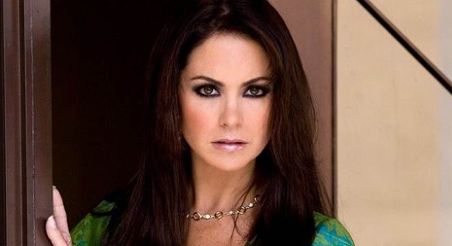 Com Lucero como vilã, “Amanhã é Para Sempre” é a nova novela do SBT