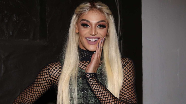 Pabllo Vittar divulga foto com novo namorado