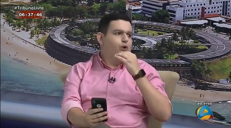 Apresentador gagueja ao vivo e desiste de dar notícia exclusiva em telejornal da TV Arapuan