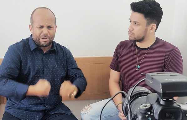Vidente Carlinhos concede entrevista e faz previsão para Mara Maravilha e Lívia Andrade