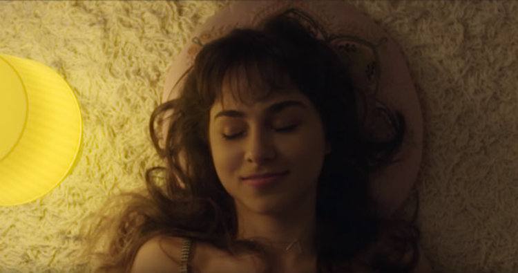 YouTube decide tirar clipe com mulheres se masturbando