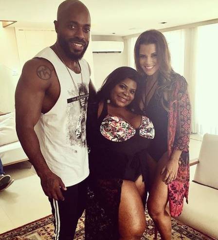 Jojo Todynho grava novo clipe cercada de modelos: “Isso aqui é ostentação”